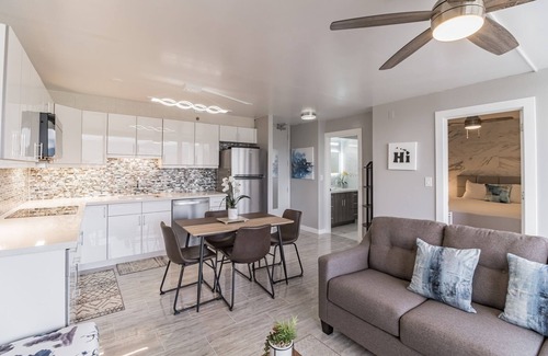 Waikiki Casa | Newly Remodeled - 30th Floor Suite with EPIC Mountain Views by Koko Resort Vacation Rentals