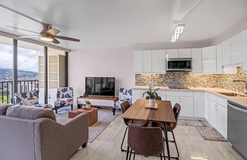 Waikiki Casa | Newly Remodeled - 30th Floor Suite with EPIC Mountain Views by Koko Resort Vacation Rentals