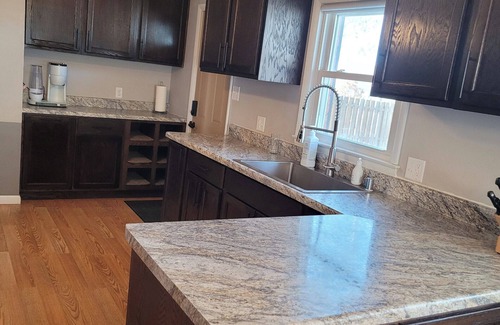 De Pere Casa | Newly Remodeled - 4 bedrooms Sleeps 7