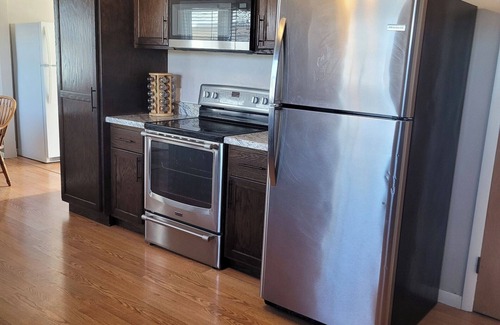 De Pere Casa | Newly Remodeled - 4 bedrooms Sleeps 7