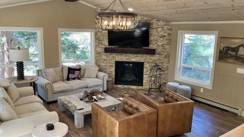 Round Hill Village Casa | Newly Remodeled 5 Bedroom Home With Hot Tub
