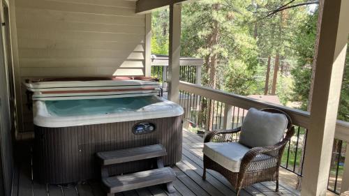 Round Hill Village Casa | Newly Remodeled 5 Bedroom Home With Hot Tub