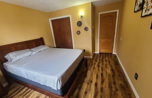 Tobyhanna Chalet De Esquí | Newly Remodeled 5 Bedroom Chalet in Prime Pocono