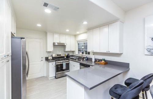 East Pasadena Casa | Newly Remodeled 5B4B 2 mile from the Rose Parade
