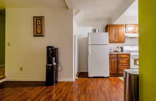 Tukwila Casa | Casa recién remodelada y amueblada con 100% de privacidad.