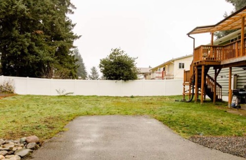 Tukwila Casa | Casa recién remodelada y amueblada con 100% de privacidad.