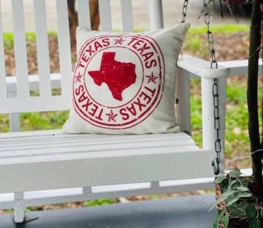Brenham Casa | Newly remodeled bungalow near downtown Brenham