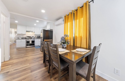 Placentia Casa | Newly Remodeled Chic 2BR Home -Wifi, Smart TV, Kitchen & Parking near Disneyland