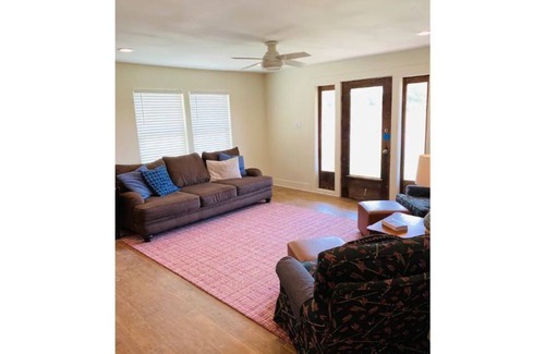 Red Rock Otro | Newly Remodeled Country Home Shaded by Giant Oaks