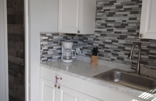 Cocoa Beach Cabaña | 💥Newly Remodeled, Cozy Cottage with FREE PARKING, and DIRECT BCH ACCESS!💥