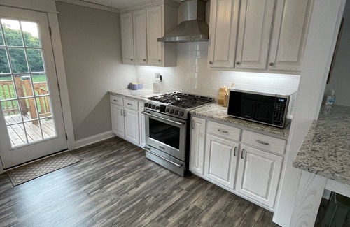 Albany Casa | Newly remodeled creekside farmhouse with a large back deck, 8 miles from Rowena.