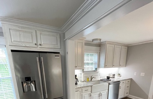 Albany Casa | Newly remodeled creekside farmhouse with a large back deck, 8 miles from Rowena.