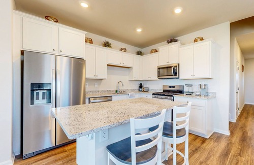 Millville Casa | Newly remodeled - dog friendly townhome with pools, tennis, washer/dryer & AC
