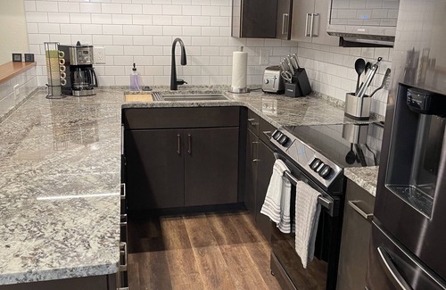 Alyeska Condominio | Newly remodeled Girdwood condo, steps from the ski slopes