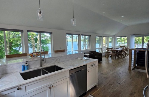 Camden Casa | Newly remodeled home on Megunticook Lake 5 minutes from the Camden harbor