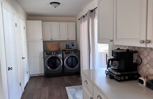 Hutchinson Casa | Newly remodeled home in a safe/quiet neighborhood located near fairgrounds.