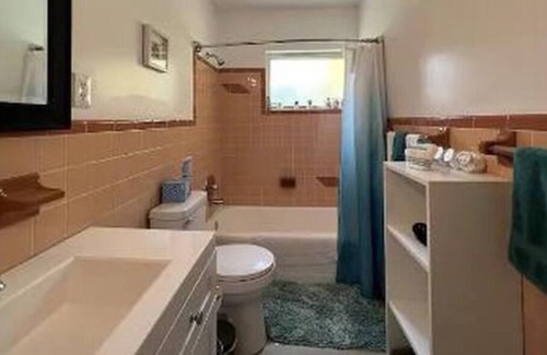 East County Civic Group Casa | Newly remodeled home w/large private outdoor space