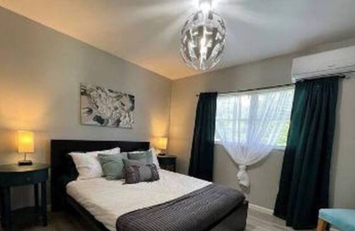 East County Civic Group Casa | Newly remodeled home w/large private outdoor space