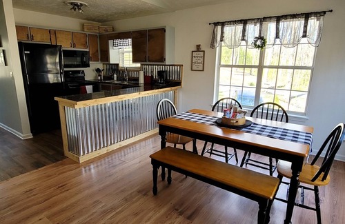 Cumming Casa | NEWLY remodeled house. Close to Vineyards & Lake Lanier
