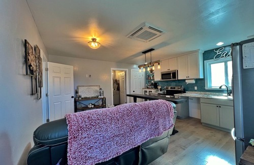 Montrose Cabaña | Newly Remodeled Interior is Warm and Inviting. 10 minutes from town.