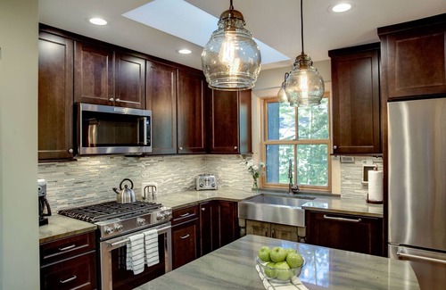 Mayfield Casa | Newly Remodeled Lakefront Cabin w/ Modern Amenities.