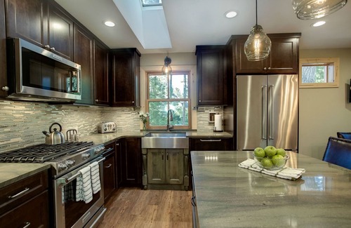 Mayfield Casa | Newly Remodeled Lakefront Cabin w/ Modern Amenities.