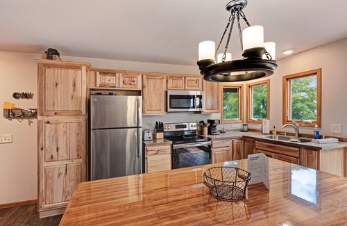Presque Isle Casa | Lago recientemente remodelado en casa con vistas panorámicas y área de baño privado