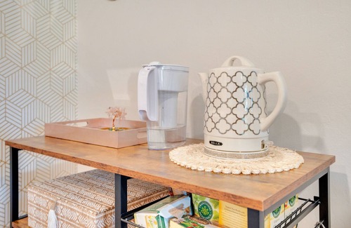 Pinole Condominio | Newly remodeled light filled condo