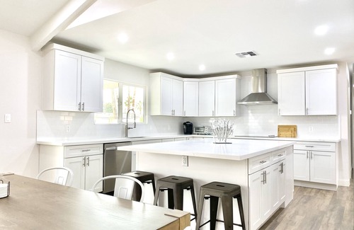 Raskin Estates Casa | Newly Remodeled Luxury Home, Heated Pool, All Amenities, Fun Entertainment