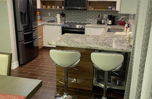 Palm Harbor Casa | Newly remodeled modern townhouse -15 minutes from Honeymoon Island.