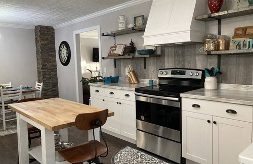 Vilas Casa | Newly remodeled modern farmhouse in a country setting. Quiet with views