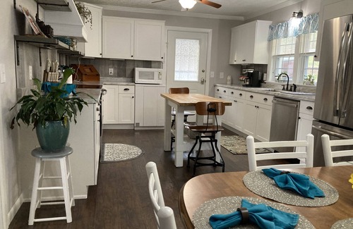Vilas Casa | Newly remodeled modern farmhouse in a country setting. Quiet with views