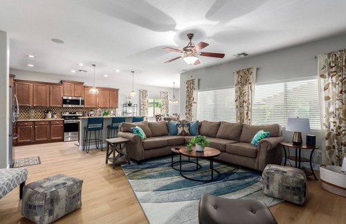 Freeman Farms Casa | ¡TODO LO QUE NECESITAS ES TU ROPA!