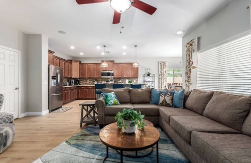 Freeman Farms Casa | ¡TODO LO QUE NECESITAS ES TU ROPA!