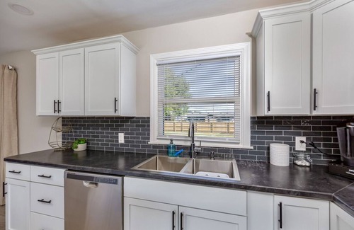 Moline Casa | Newly Remodeled Moline Ranch Home, Super Clean, 3BR, Great Location