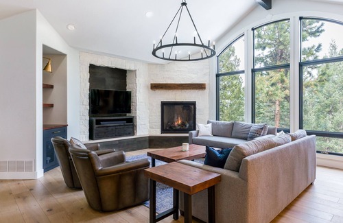 North Central Evergreen Casa | Newly Remodeled Mountain Modern Winter Retreat
