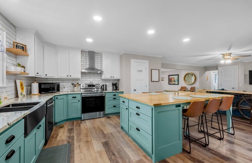 Prairie Creek Casa | Newly remodeled secluded home near downtown with Ping-Pong table, patio, W/D, AC