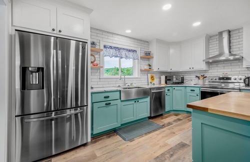Prairie Creek Casa | Newly remodeled secluded home near downtown with Ping-Pong table, patio, W/D, AC