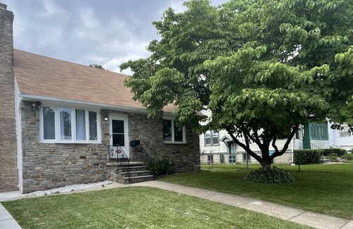 Dundalk Casa | Newly Remodeled Single Family Home : Bayview/Hopkins Area