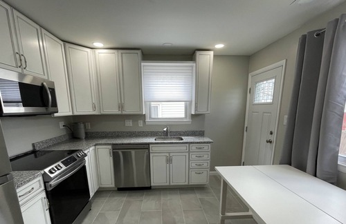 Dundalk Casa | Newly Remodeled Single Family Home : Bayview/Hopkins Area