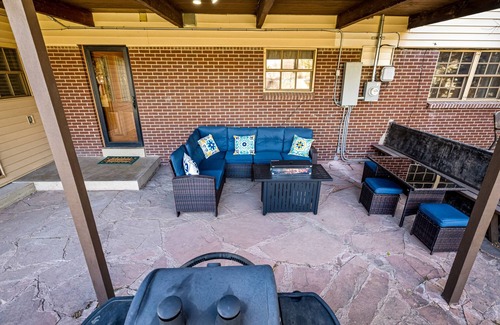 Littleton Casa | Newly Remodeled, Sleeps 12, Quiet neighborhood near it ALL, Pet Friendly