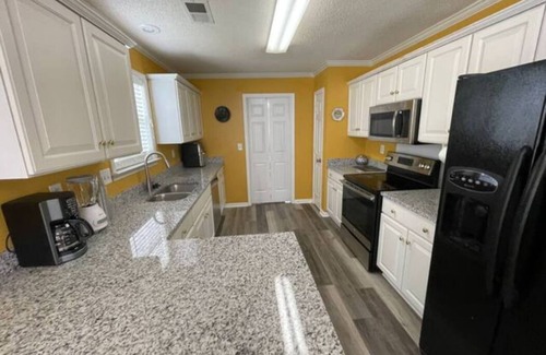 Southwind Casa | Newly remodeled Spacious 6 BR home in East Memphis