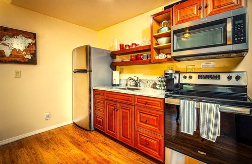 Three Rivers Cabaña | Newly remodeled Studio Cottage, perfect for two!