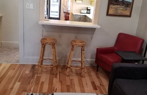 Cody Casa | Recientemente remodelado, a pasos del centro, para familias