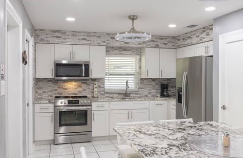 Tampa Casa | Newly remodeled! Super Clean, Great location, Family Size, 7 mins Raymond James