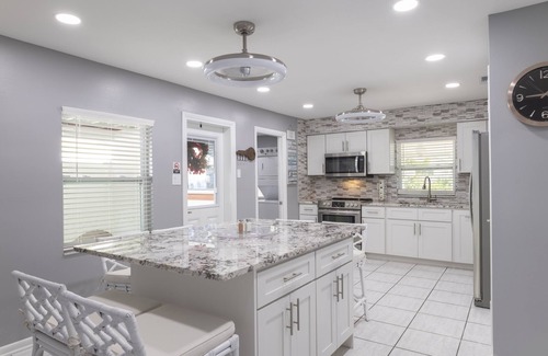 Tampa Casa | Newly remodeled! Super Clean, Great location, Family Size, 7 mins Raymond James
