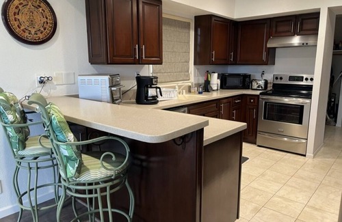 Bermuda Dunes Condominio | Recientemente remodelado unidad con piscina, campo de golf y vistas a la montaña!