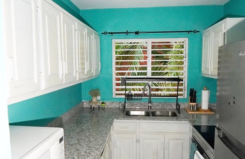 Mango Walk Apartamento | Newly remodeled unit in gated complex.