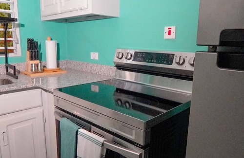 Mango Walk Apartamento | Newly remodeled unit in gated complex.