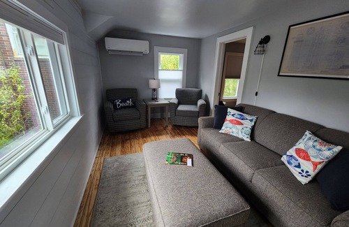 Fairport Harbor Apartamento | Newly Remodeled - Quiet 1 Bedroom Apartment with View of Lake Erie